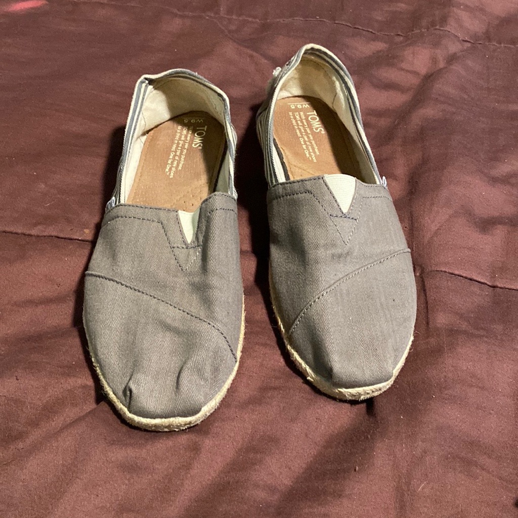 Slip On Flats By Tom’s Brand. Euc!